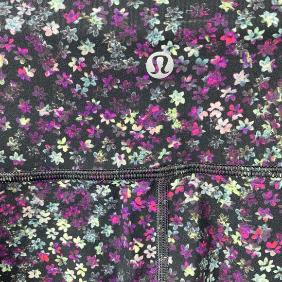 Lululemon Wunder Under Hi-Rise Size 4 High Rise Floral Purple Black Leggings - Picture 3 of 7